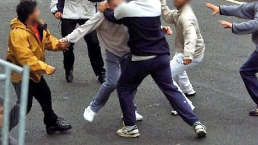 Rapina e torture a clochard 26enne: 5 arresti