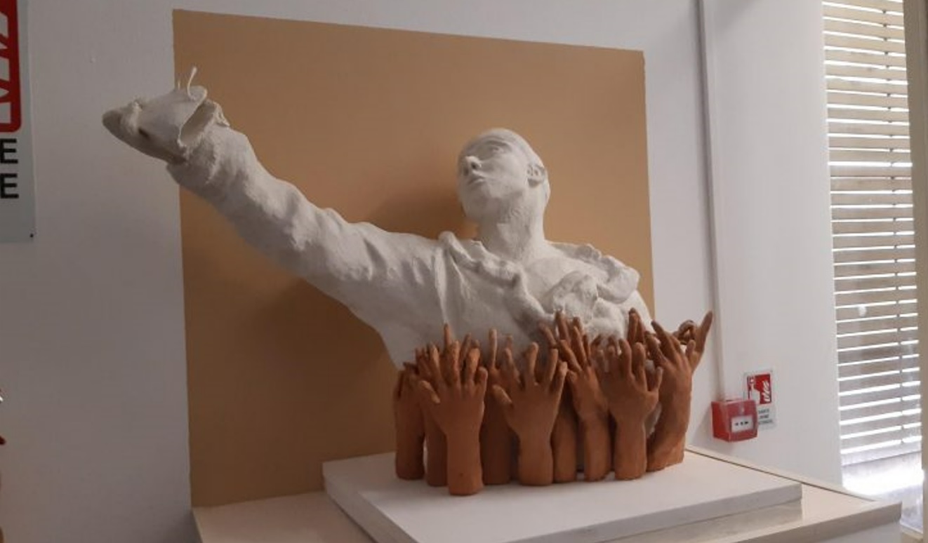 Siracusa, studenti istituto “Gagini” realizzano una statua donata al reparto Covid