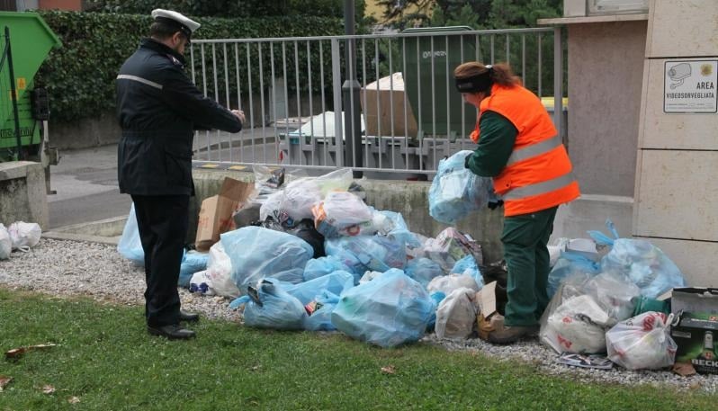 Caltanissetta, differenziata, cittadini troppo sbadati
