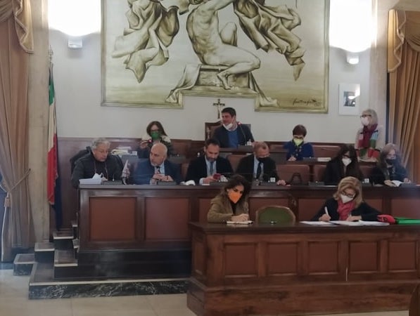 Rifiuti, la discarica alza il prezzo, si rischia una Tari insostenibile a Catania