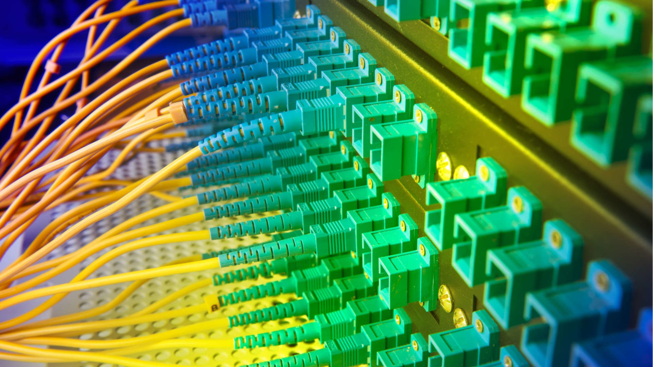 Internet, fibra ottica in 12 nuovi Comuni siciliani