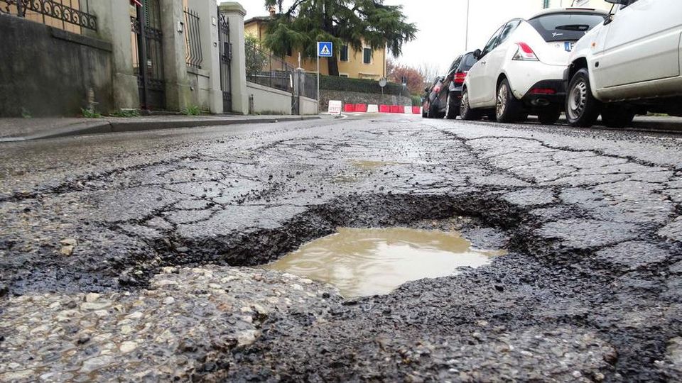 Alcamo, strade colabrodo e abusivismo una vera piaga
