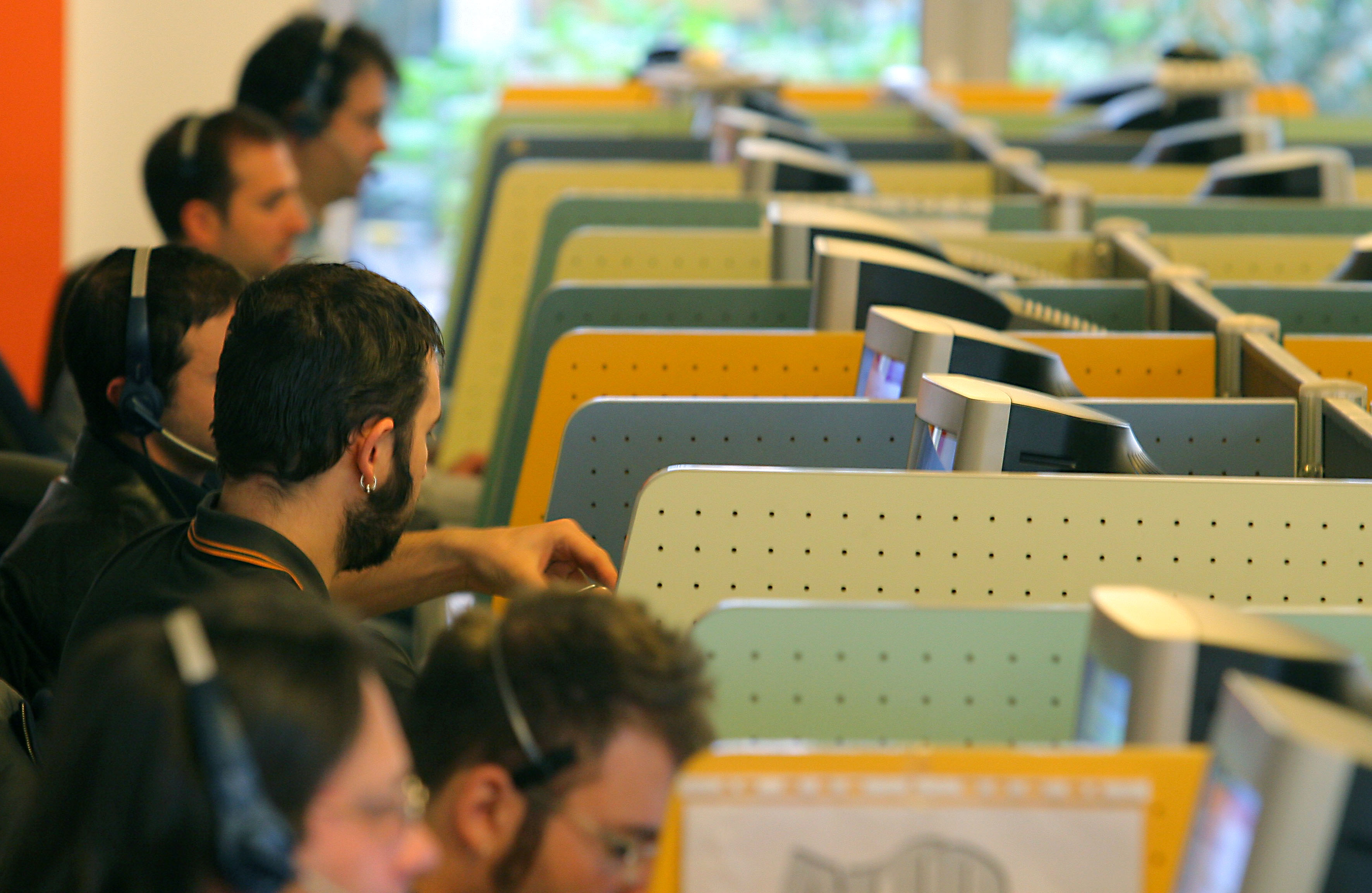 Palermo, vertenza Covisan-Almaviva “bomba sociale” per la città