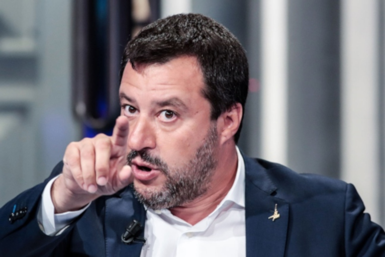 Petrolchimico Priolo, Salvini: “Se chiude, operai mangiano a casa di Renzi o Di Maio?”