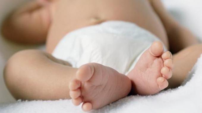 Neonata nasce con 8 embrioni nello stomaco, primo caso al mondo