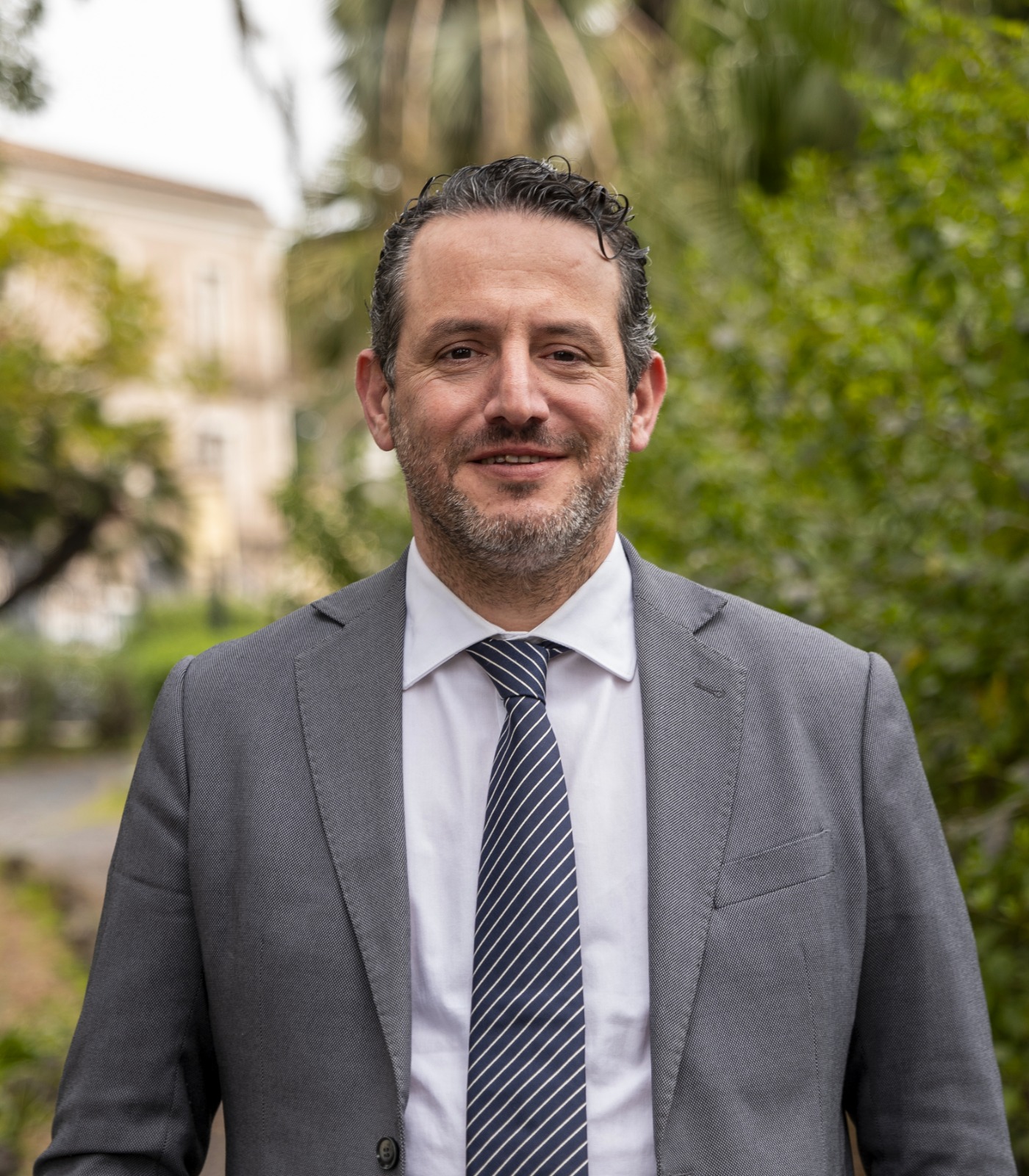 Cimitero di Acireale tra degrado, aree interdette e carenza di loculi