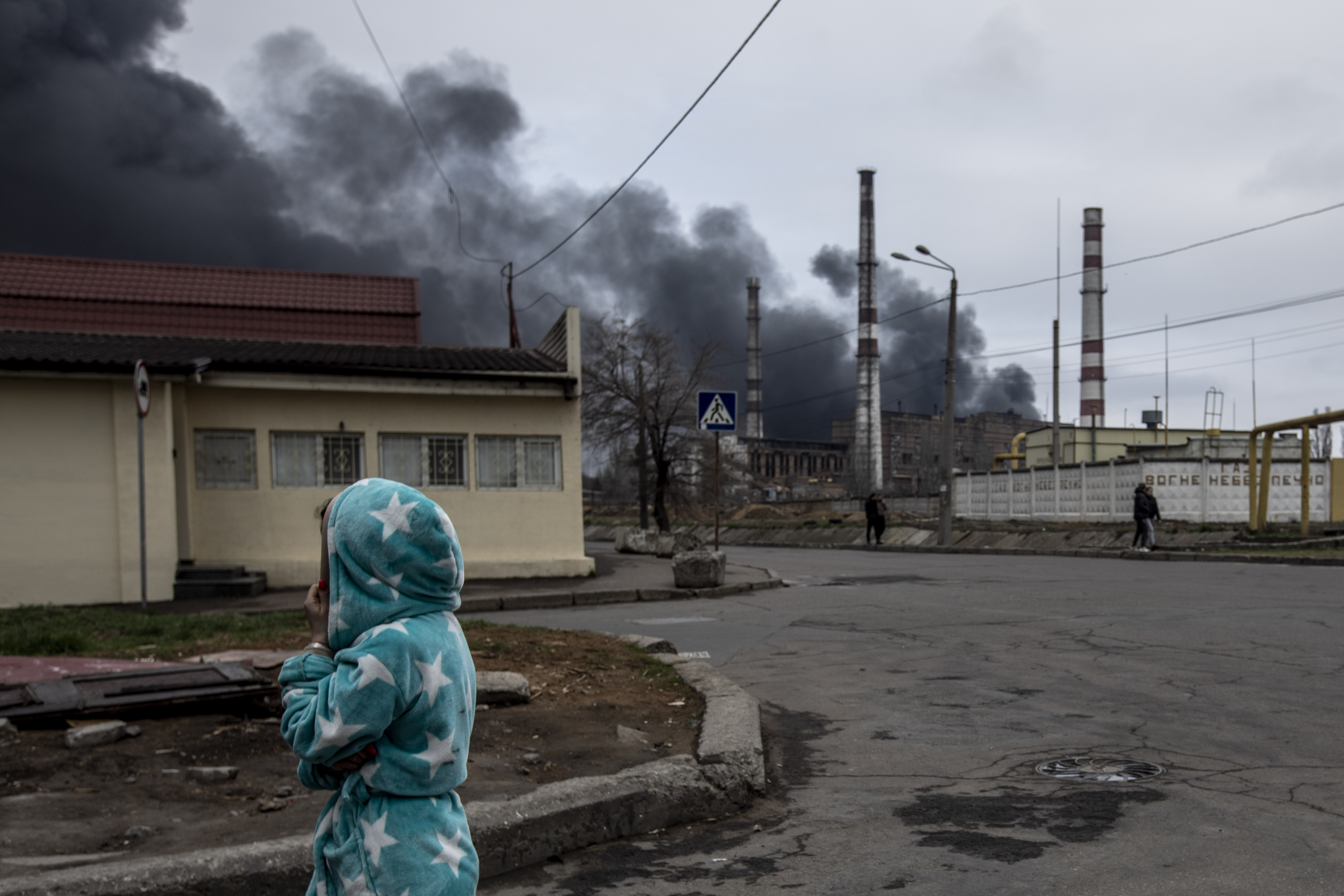 Ucraina, bimba bisognosa d’ossigeno salva grazie a distributore benzina