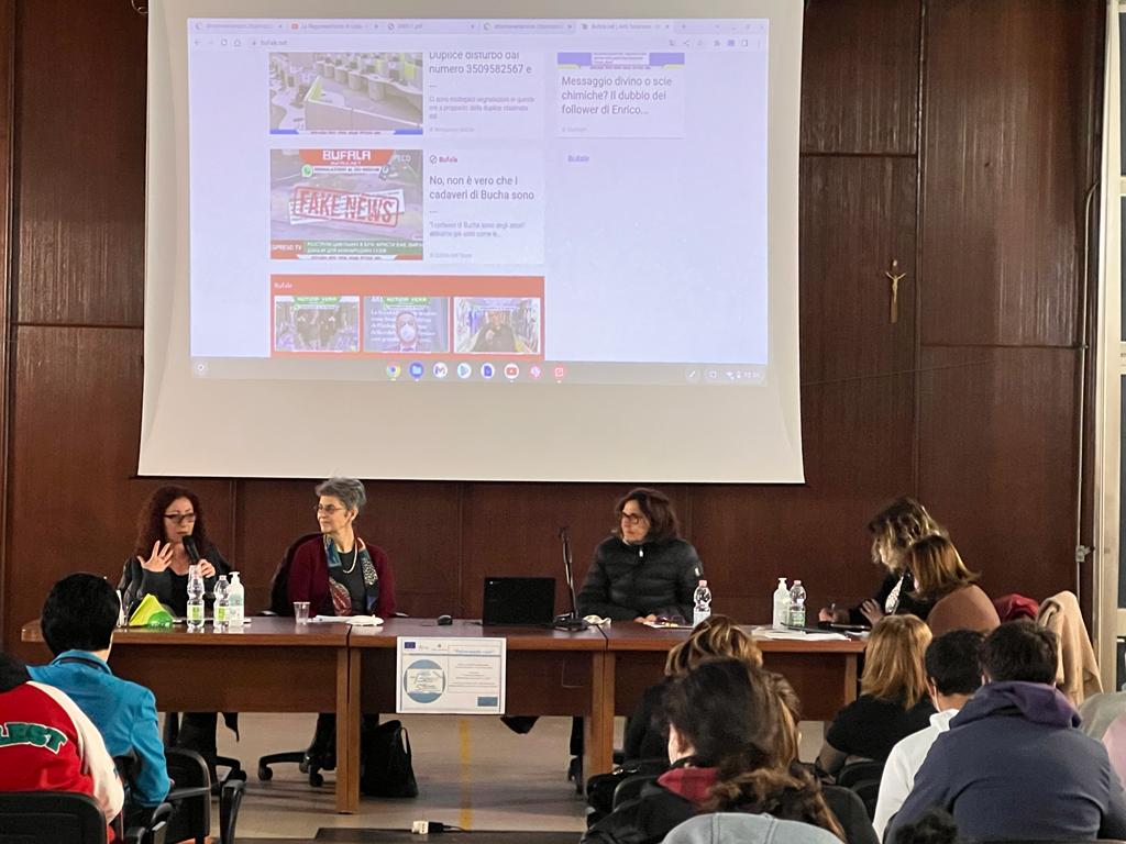 Fake news tra guerra in Ucraina e Covid, come riconoscere il “falsa-mente vero”