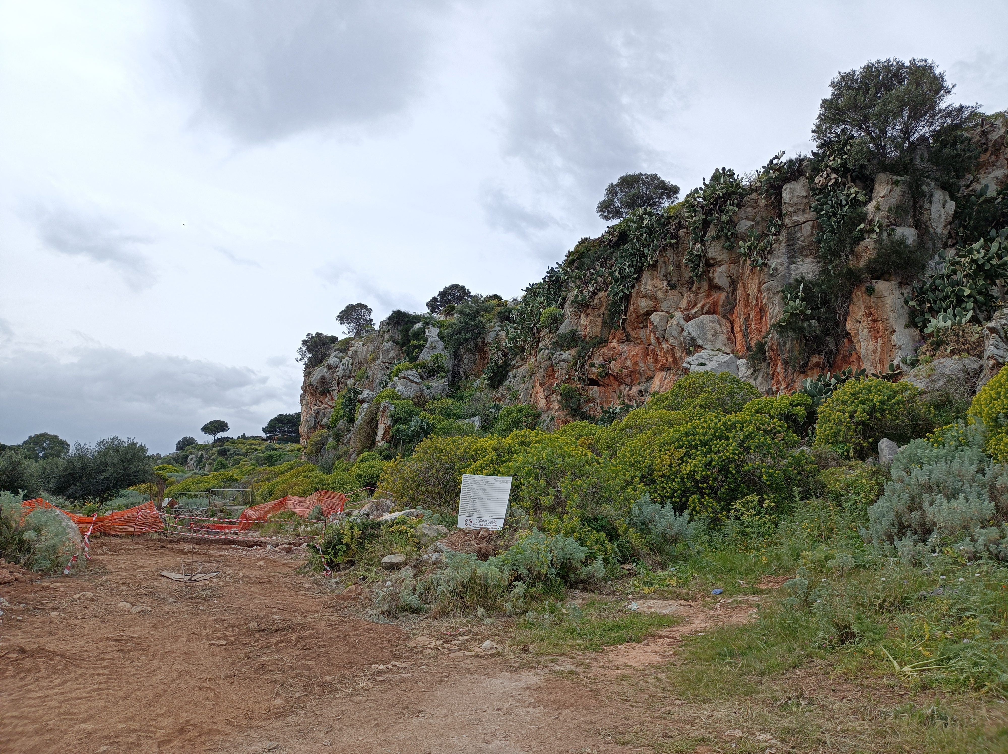 San Vito Lo Capo, caos per una nuova antenna telefonica: “Pericolosa, non la vogliamo”