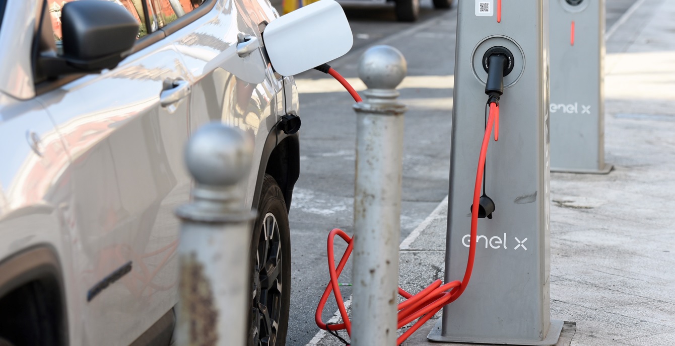 Auto elettriche duello BYD-Tesla