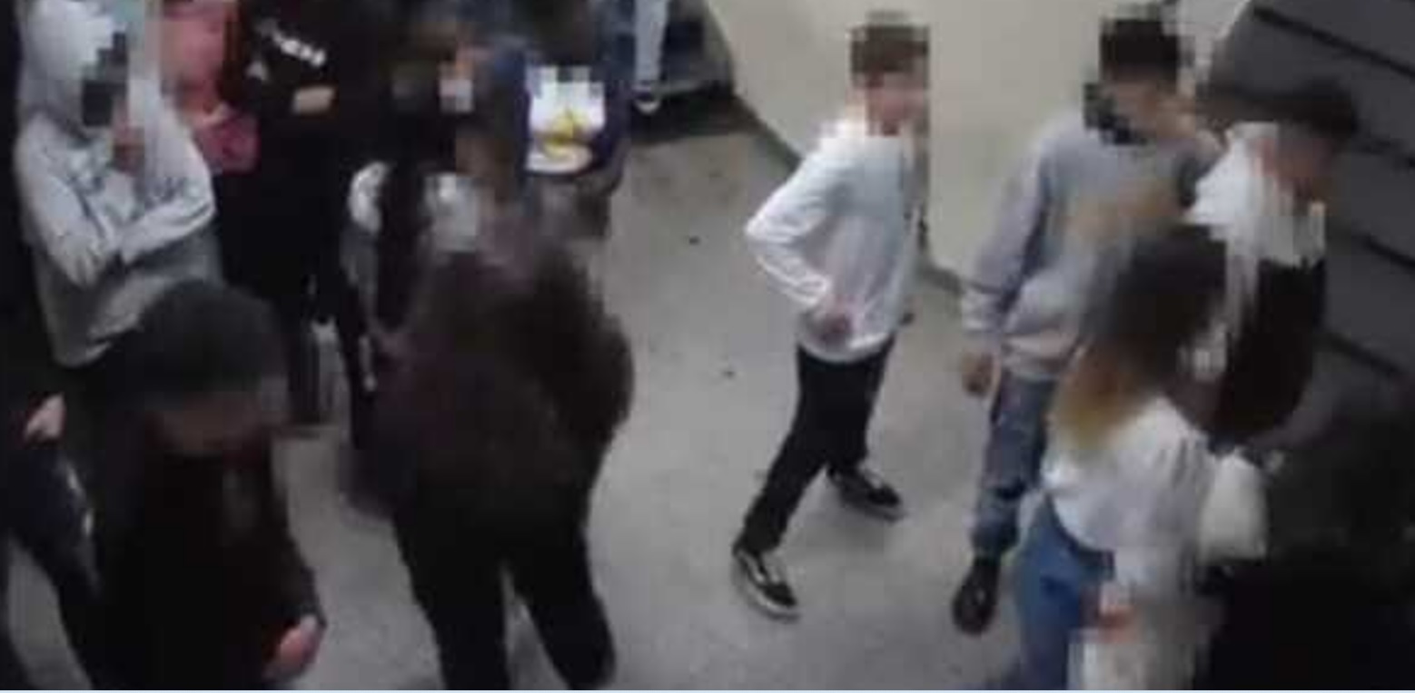 Baby gang al femminile terrorizzava le ragazzine: 10 indagate