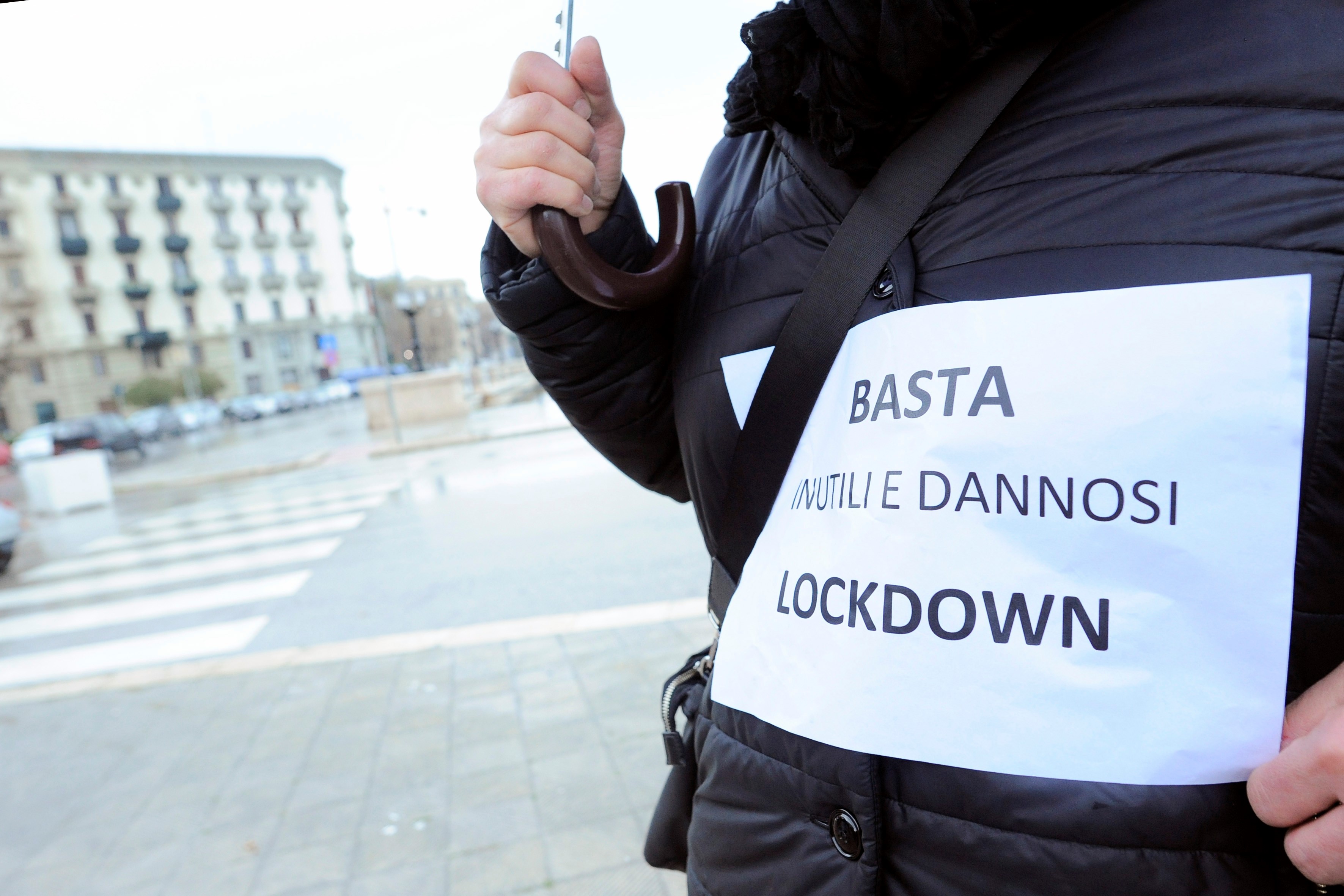 Covid: Iss, in lockdown depressione per 5 su 10, più colpiti giovani e donne