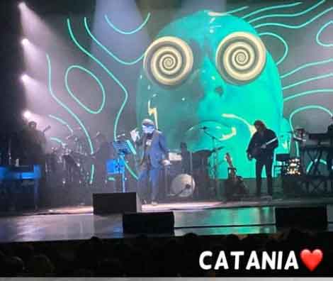 Samuele Bersani a Catania: “Mai vista così sporca, o non c’è un sindaco…”