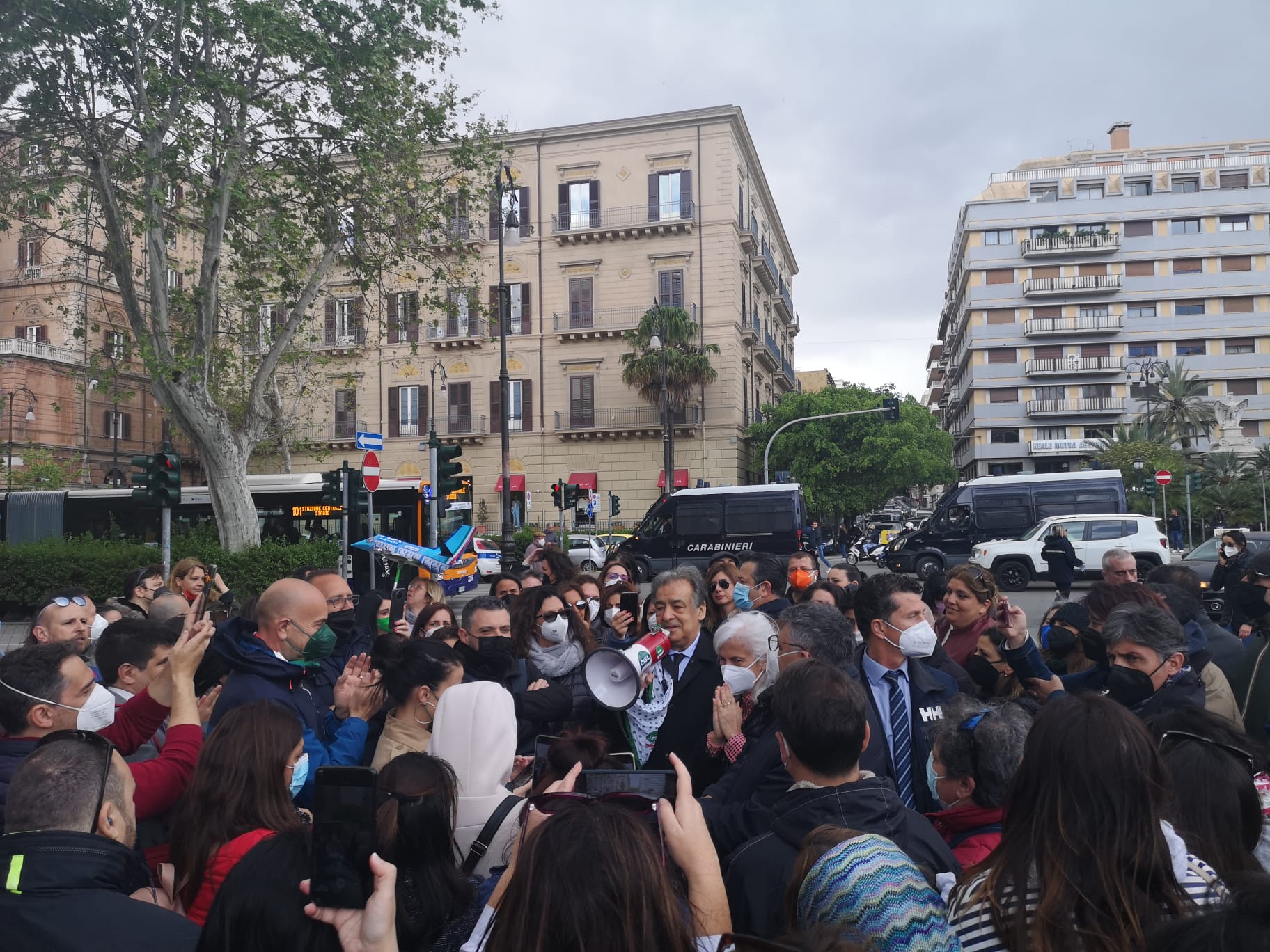 Almaviva, corteo a Palermo dei lavoratori a rischio licenziamento Almaviva, corteo a Palermo dei lavoratori a rischio licenziamento