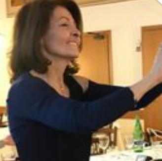 Uccide la madre a calci e pugni perché canticchiava, confessa il figlio