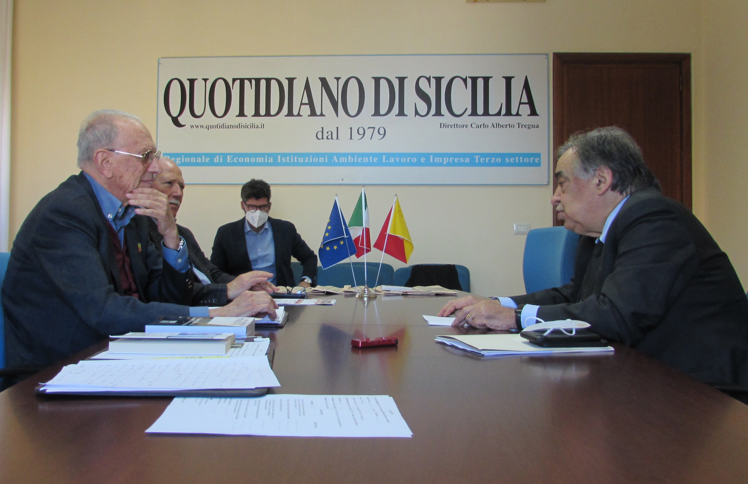 Il forum con Leoluca Orlando: «Dal Consiglio bloccate opere per un miliardo»