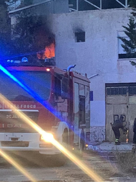Incendiata la palestra dopolavoro ferroviario a Castelvetrano