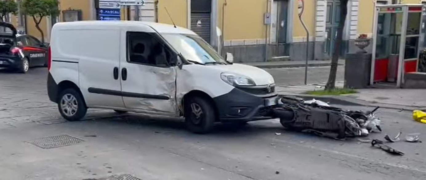 Riposto, scontro mortale furgone-scooter: muore un giarrese di 29 anni