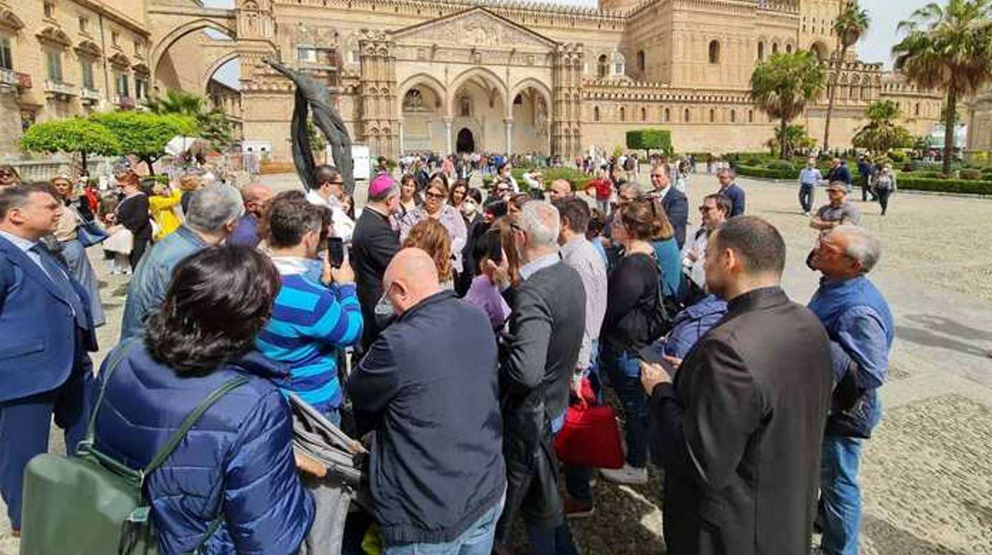 Palermo, protesta dipendenti Covisian e Almaviva davanti alla Cattedrale