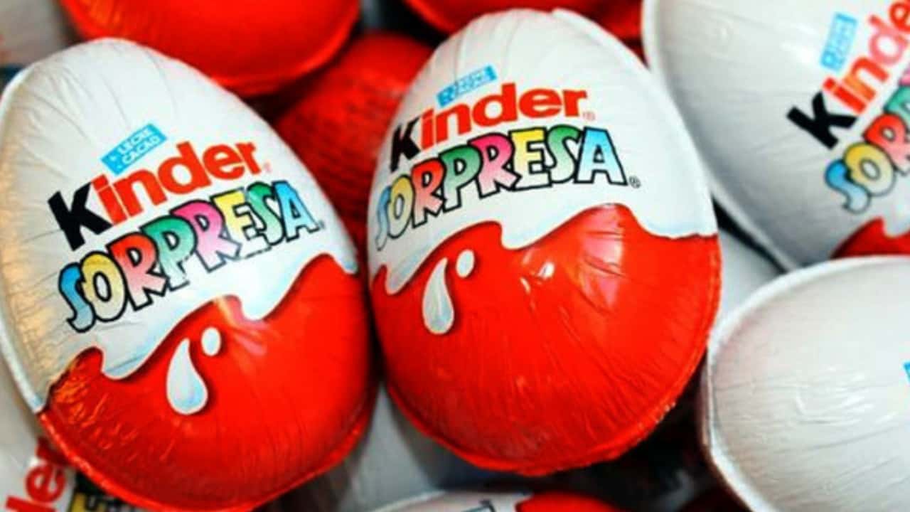 Casi di salmonella collegati alle uova Kinder, Ferrero ritira i lotti sospetti