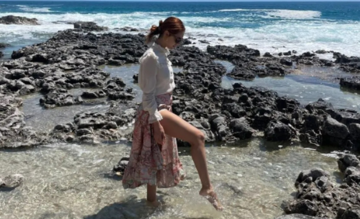 Miriam Leone è a Siracusa: scatti mozzafiato al Plemmirio