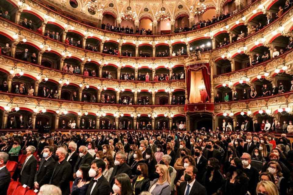 Child first e Confindustria: grande successo al Teatro Bellini per l’evento di solidarietà