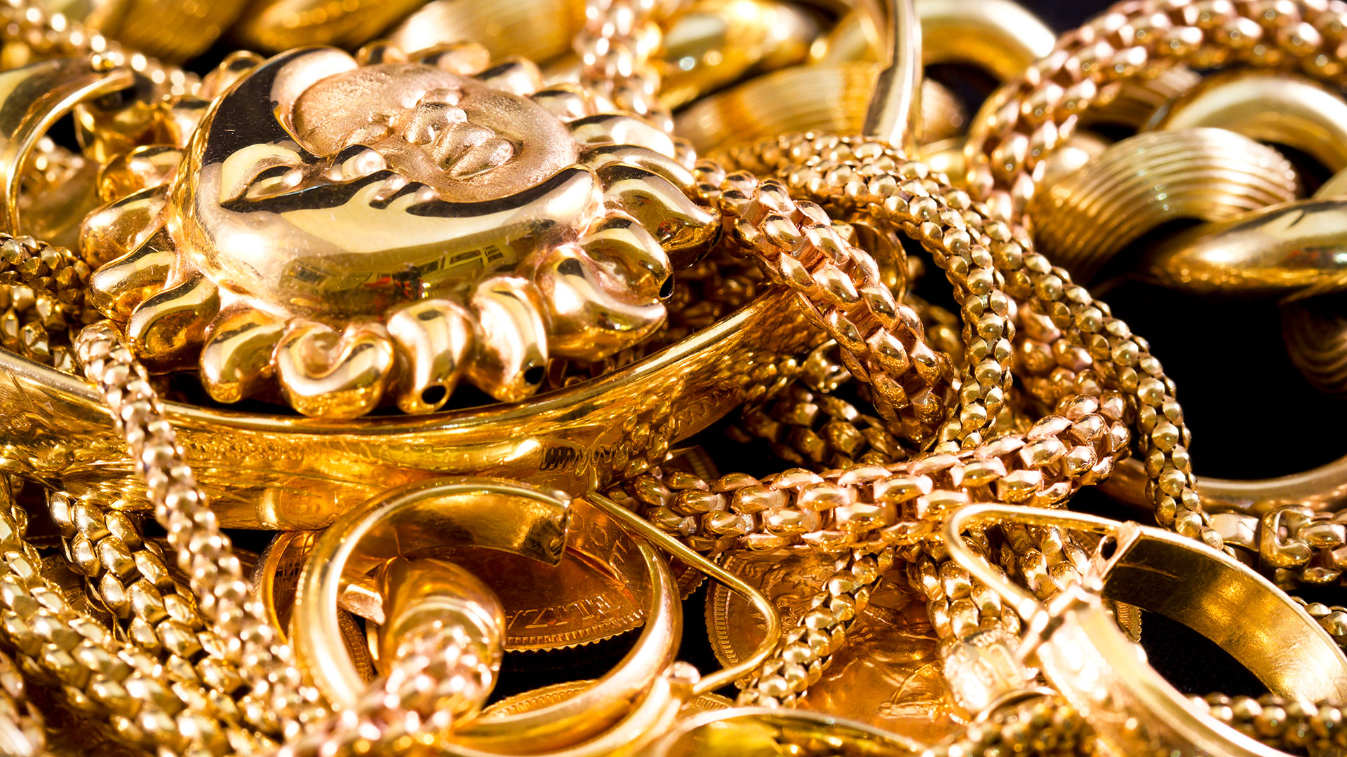 Le mani della mafia sull’oro rubato: 5 arresti a Palermo, sequestro di beni per 5 milioni