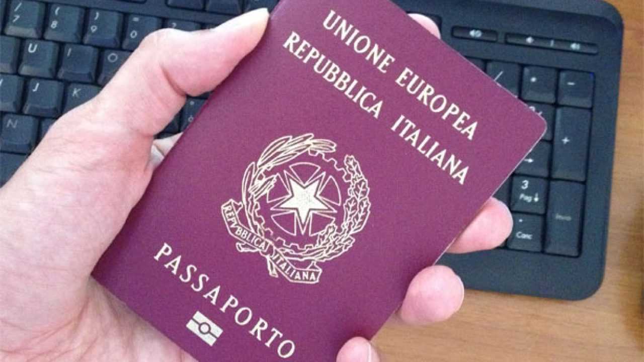 Passaporto, guida al rilascio e le novità di giugno 2023 per i minori
