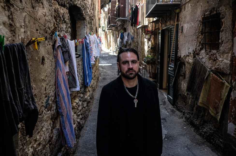 Il rapper Picciotto: “Nei miei brani, l’infanzia e l’adolescenza negate”