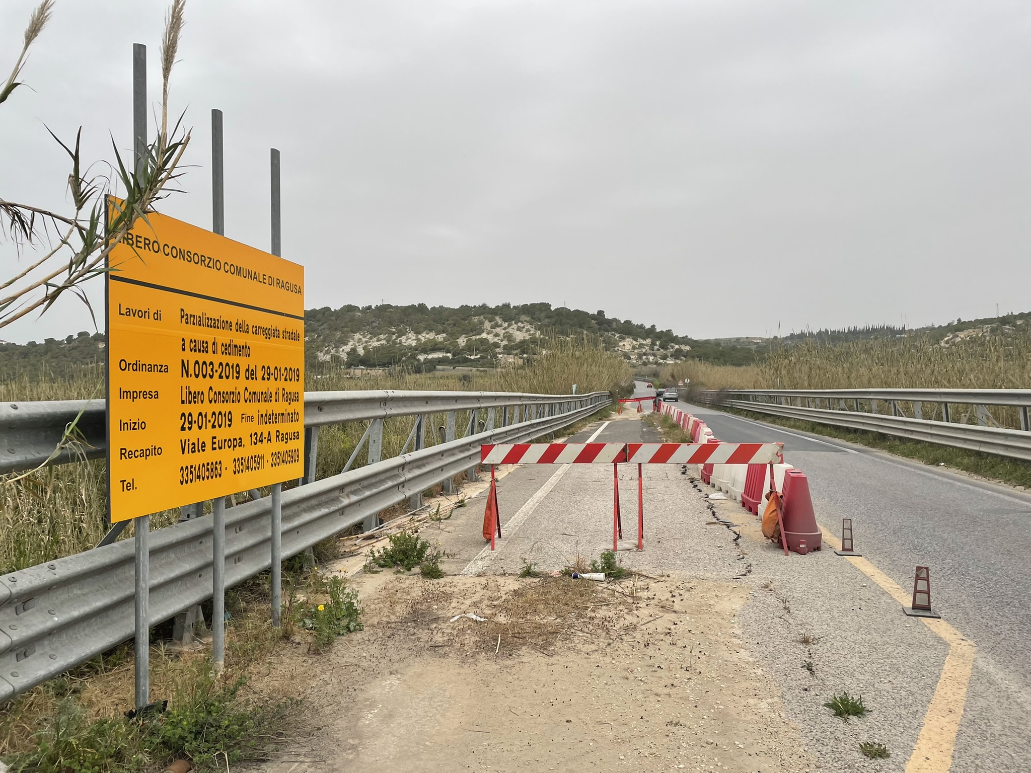 Strade interrotte, la vergogna del ponte sul fiume Ippari