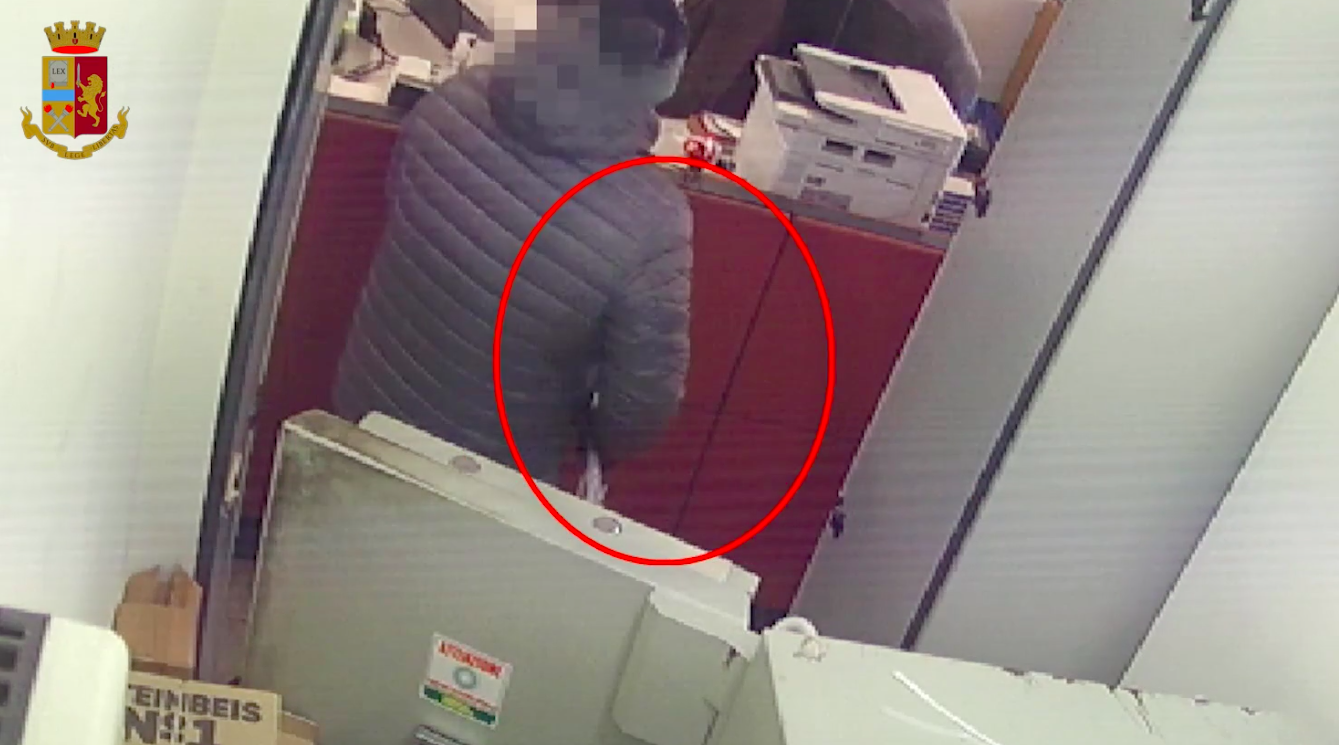 Rapina in banca a Terrasini, scattano cinque arresti