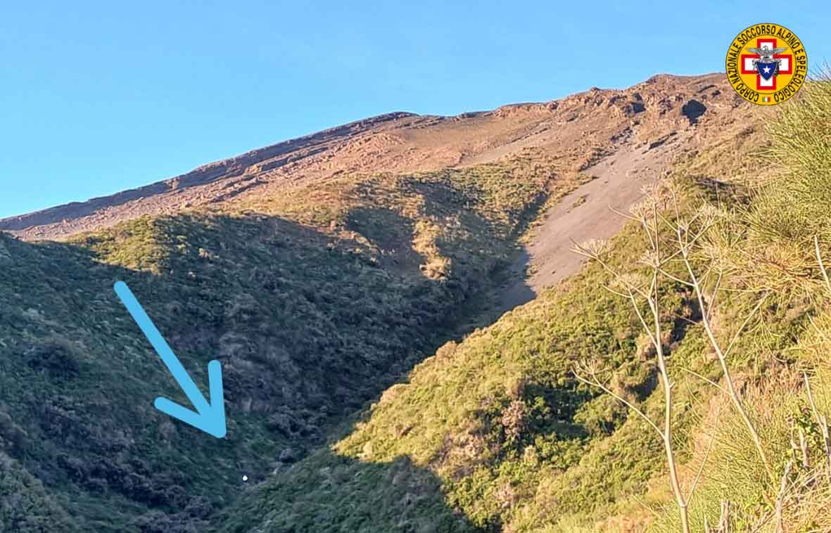 Soccorso Alpino e Speleologico Siciliano recupera un turista straniero infortunato a Stromboli Soccorso Alpino e Speleologico Siciliano recupera un turista straniero infortunato a Stromboli