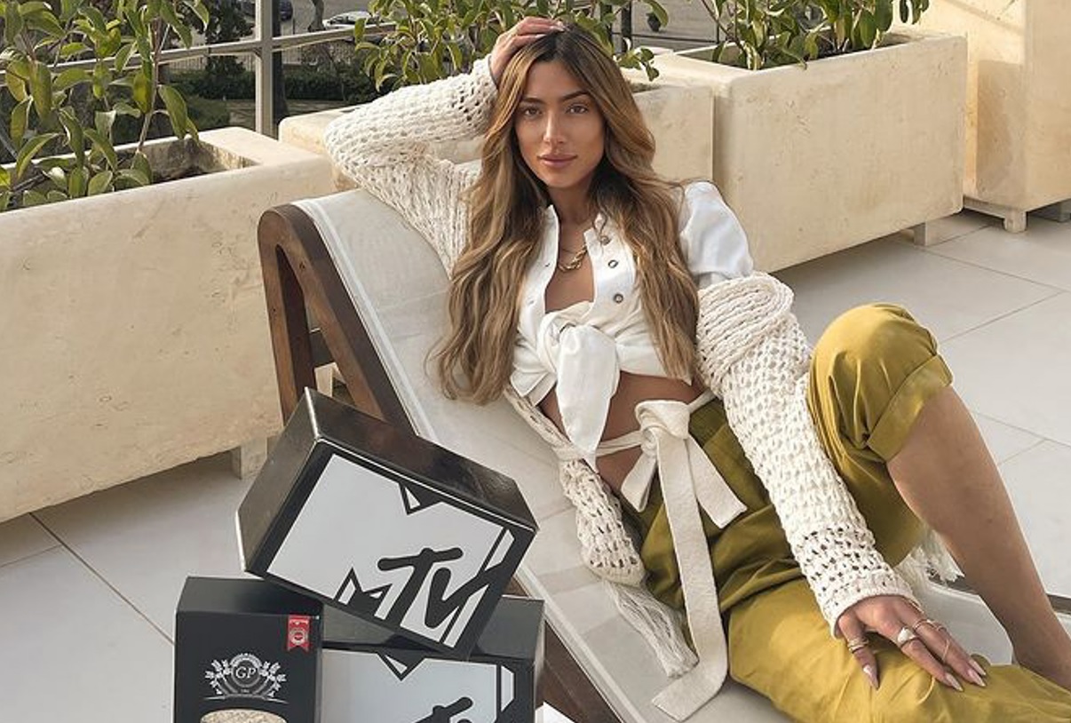 Soleil arriva in Sicilia, viaggio d’amore o di lavoro? Le foto a Siracusa e Noto