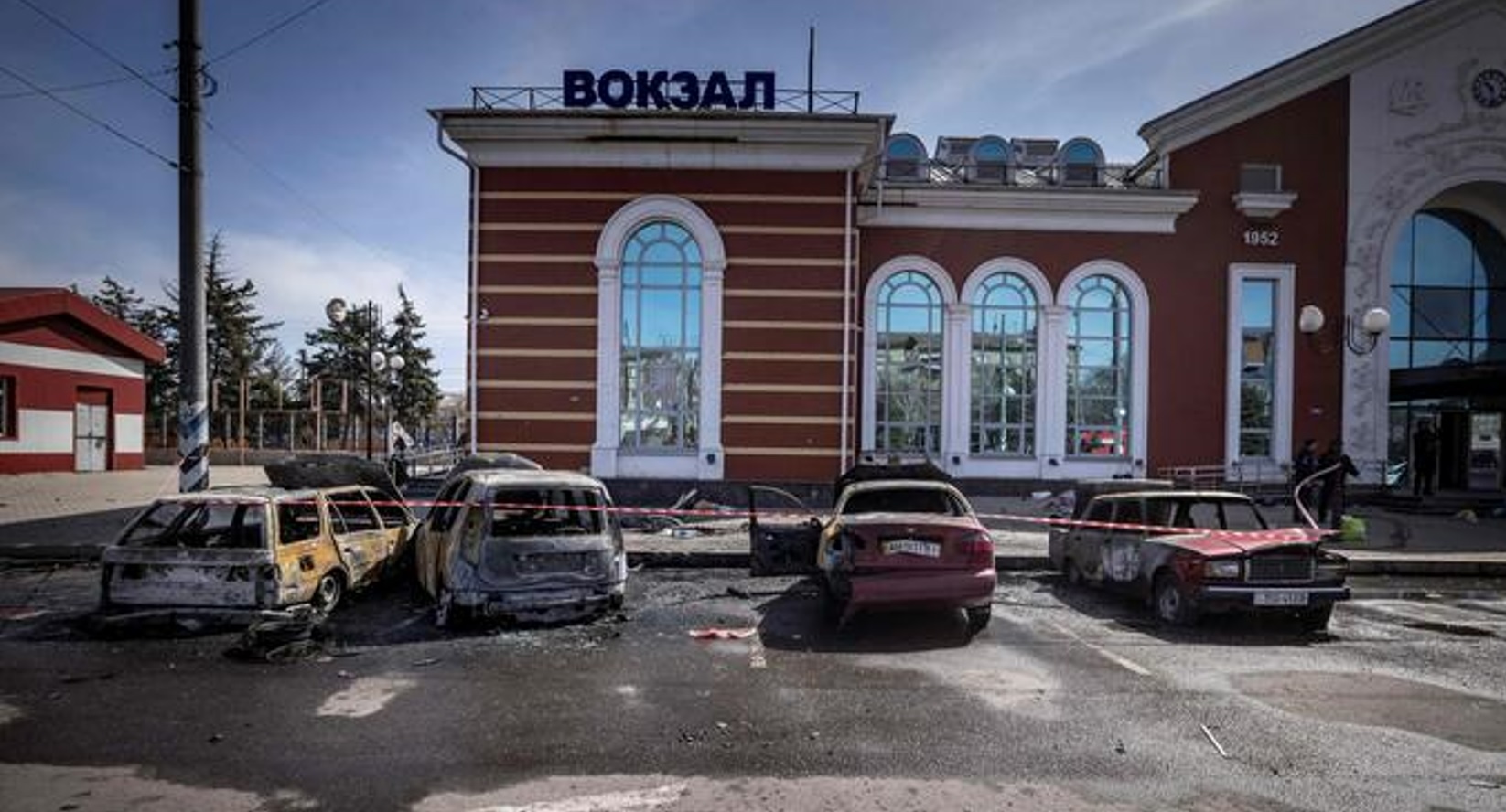 Guerra in Ucraina, cresce la paura delle armi chimiche: “Inviati a Kiev 220 mila fiale di antidoto” 