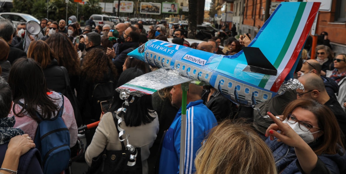 Palermo, vertenza Covisian-Almaviva: lavoratori occupano la sede