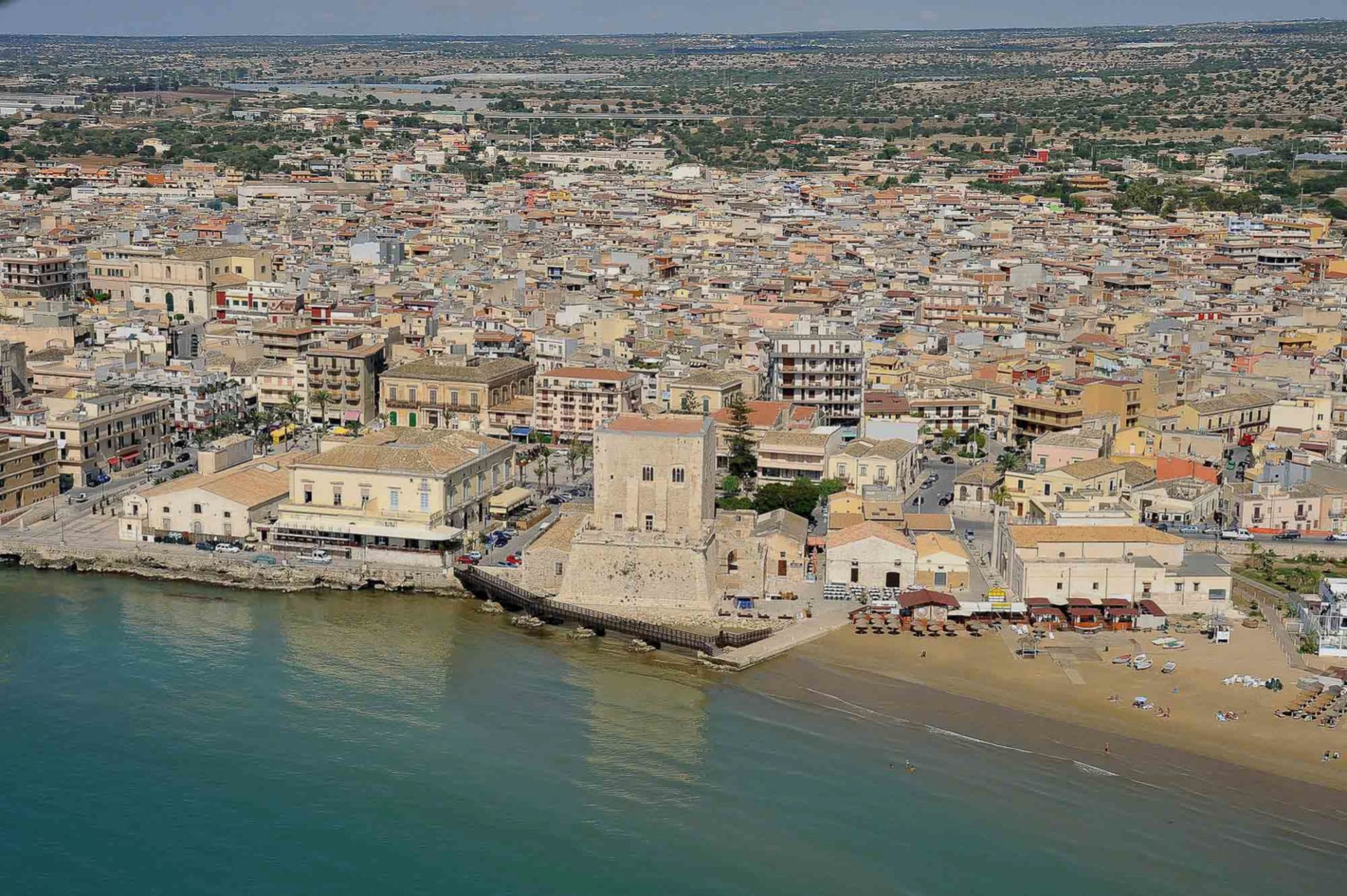 Migranti, tribunale Catania accoglie ricorso tunisino portato a Pozzallo: “Decreto illegittimo”