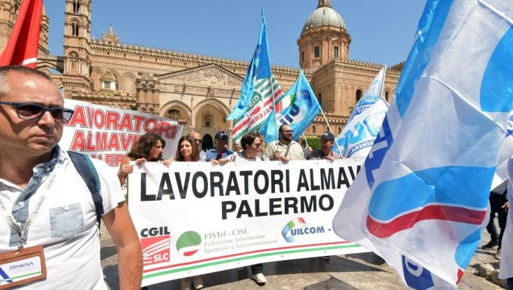 Vertenza Almaviva e Covisian, lavoratori in presidio permanente