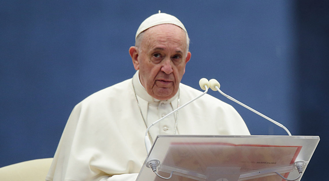 Papa Francesco: “Invecchiare? Non è  condanna ma benedizione”