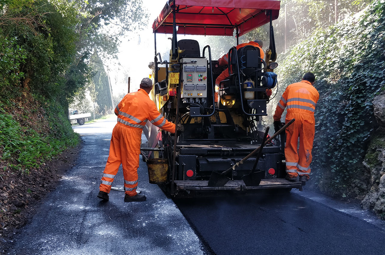 Nei capoluoghi siciliani le strade sono da rally ma la spesa annua è di appena 12 milioni