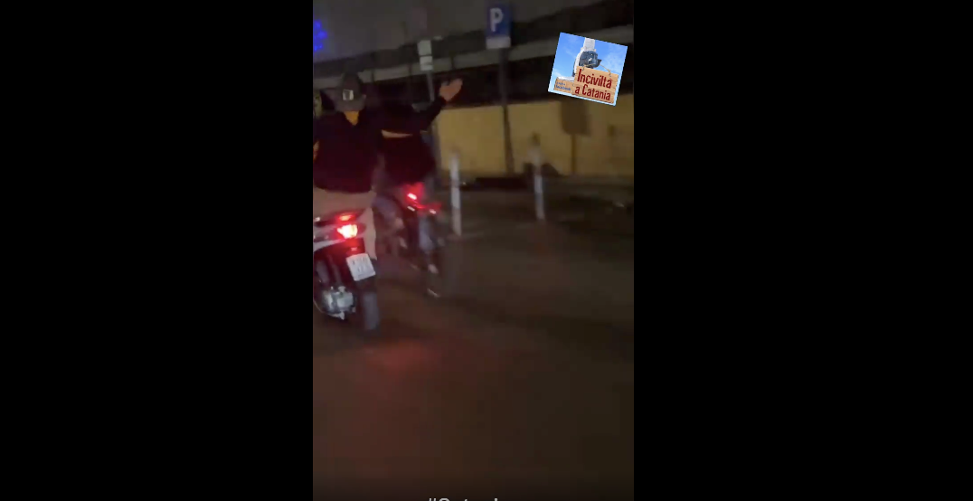 In due sullo scooter aggrediscono ciclista, a Catania un altro episodio di violenza | Video