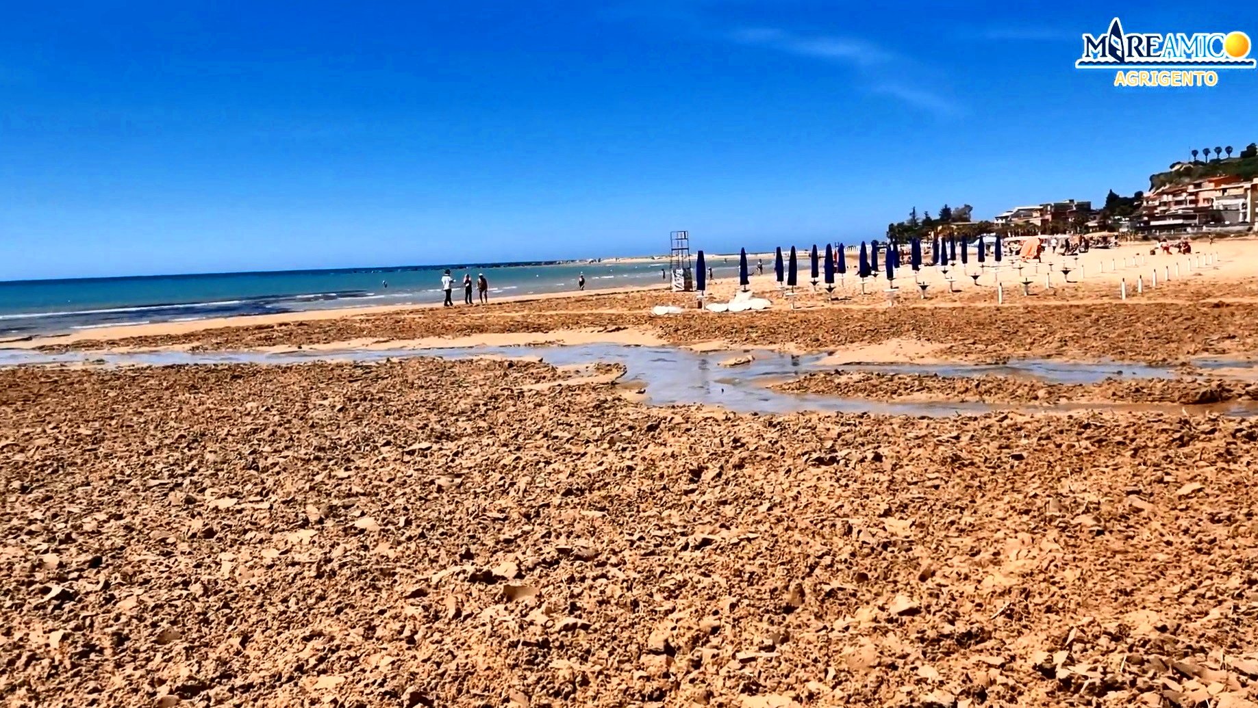 Spiagge di Porto Empedocle, sversamenti: “Sono un disastro, turismo a rischio” Spiagge di Porto Empedocle, sversamenti: “Sono un disastro, turismo a rischio”