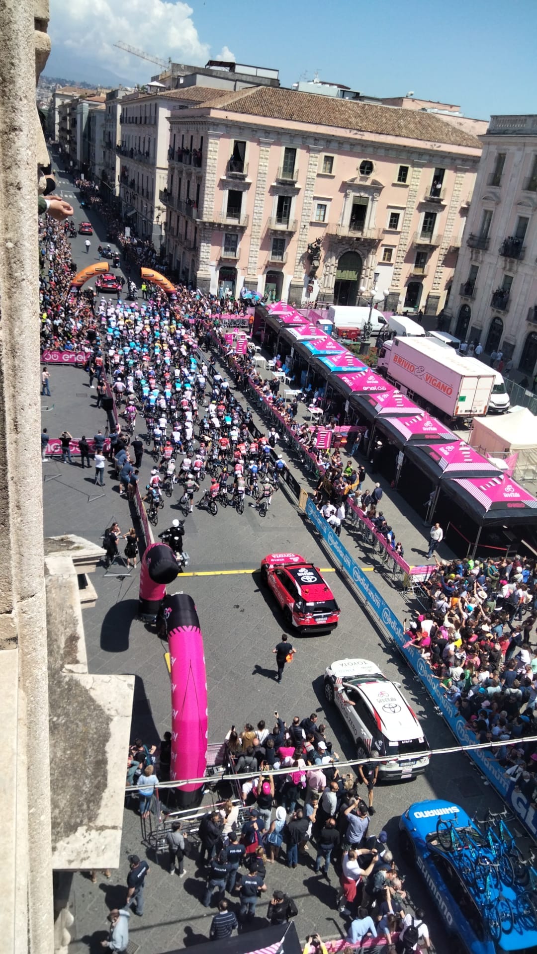Catania in festa per il Giro d’Italia: da piazza Università al via la quinta tappa