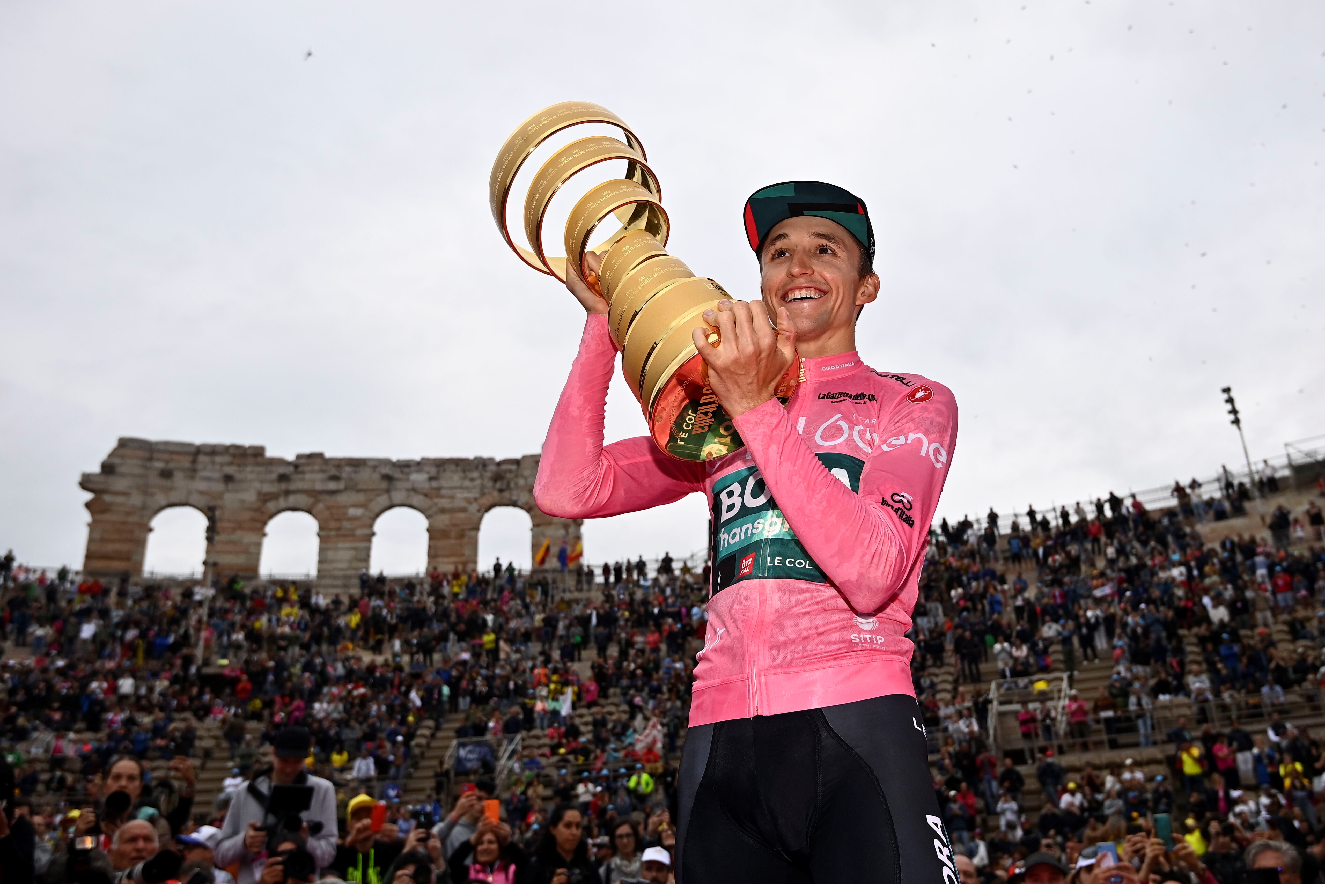 Giro d’Italia 2022, vince Jai Hindley