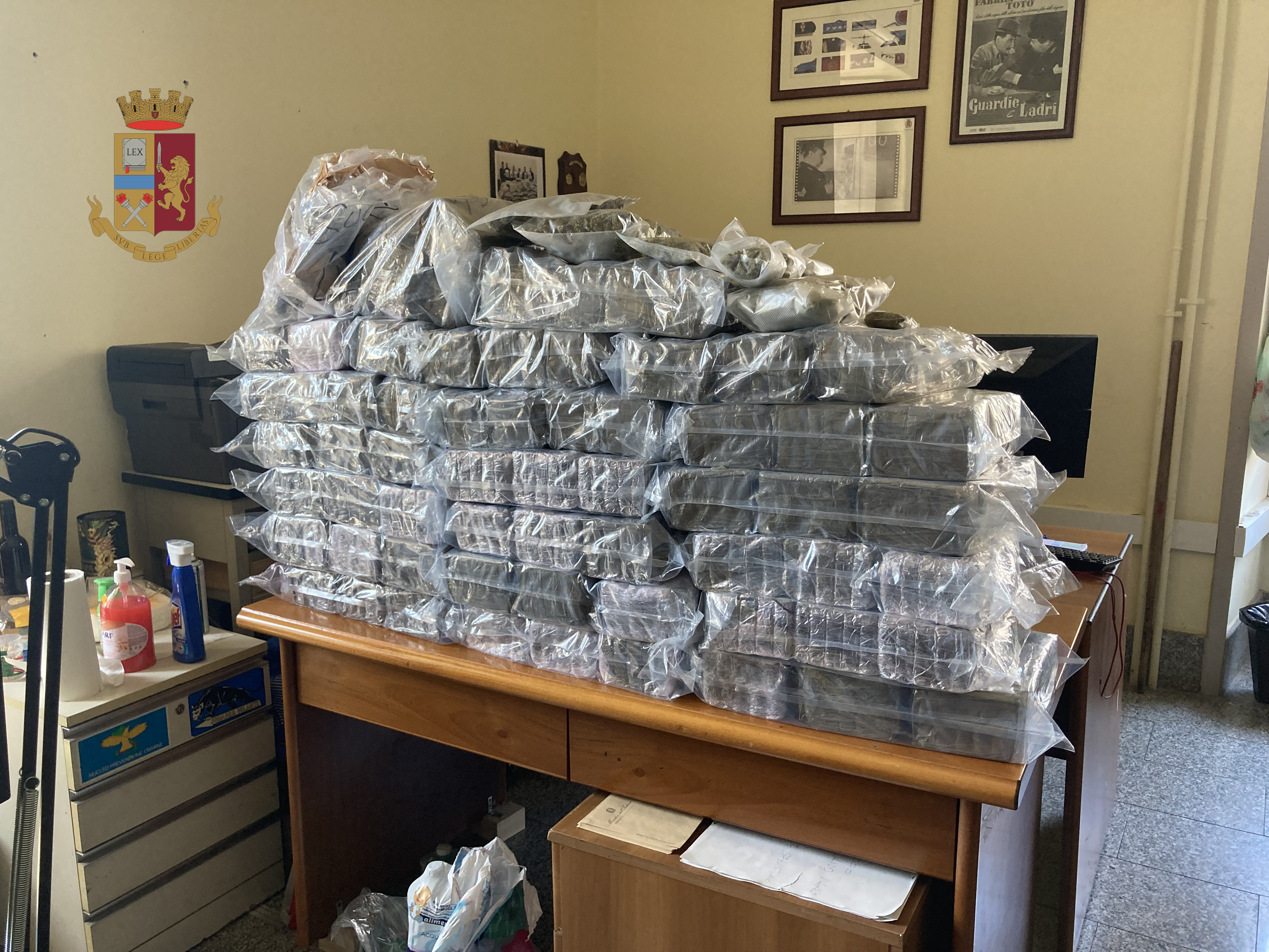 Cibali, droga in un garage: arrestato 47enne Cibali, droga in un garage: arrestato 47enne