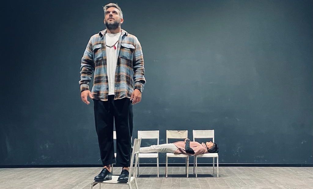 Sabato e domenica al Roots di Catania lo spettacolo “5 minuti” Sabato e domenica al Roots di Catania lo spettacolo “5 minuti”