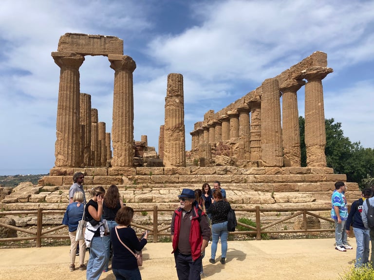 Alla Valle dei Templi sboccia la primavera: boom di turisti nel fine settimana