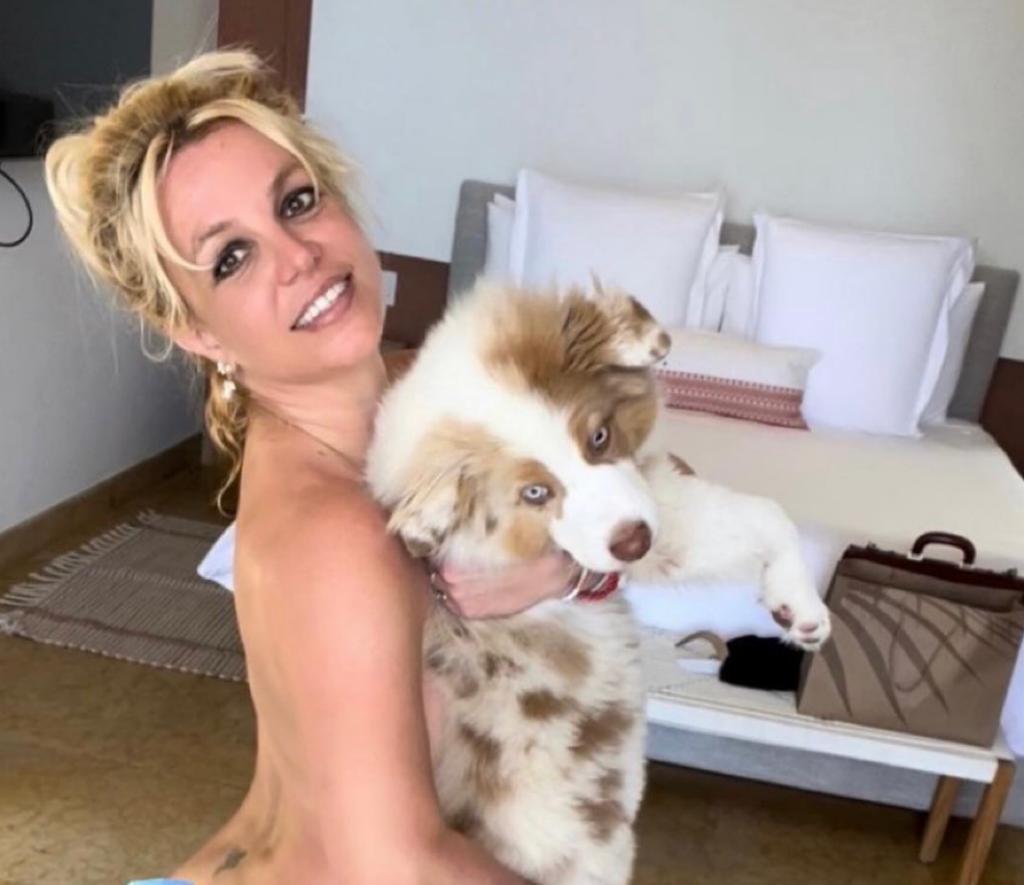 Britney Spears si mostra nuda in foto su Instagram, “Vi amo tutti”