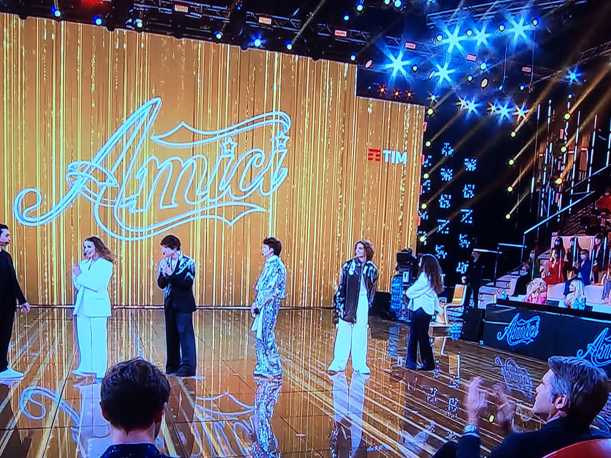 Amici di Maria de Filippi, torna il serale su Canale 5: concorrenti, giura, ospiti e anticipazioni