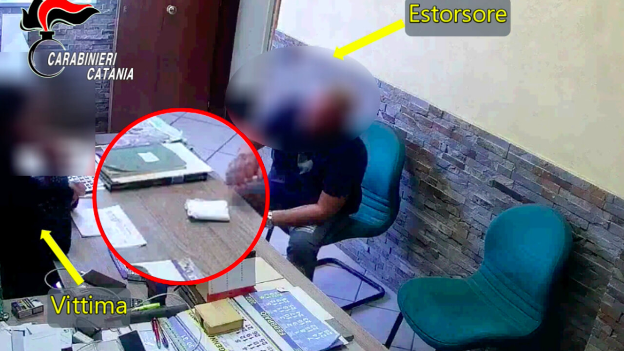 Mafia a Catania, estorsione ad azienda per 10 anni: arrestati moglie e figli del boss Sansuneddu