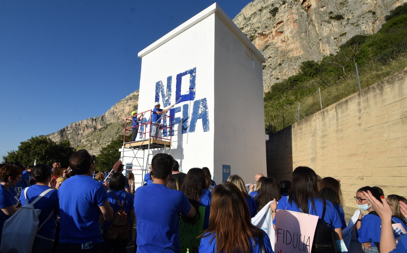 Ridipinta la scritta “No mafia” sulla casina di Capaci